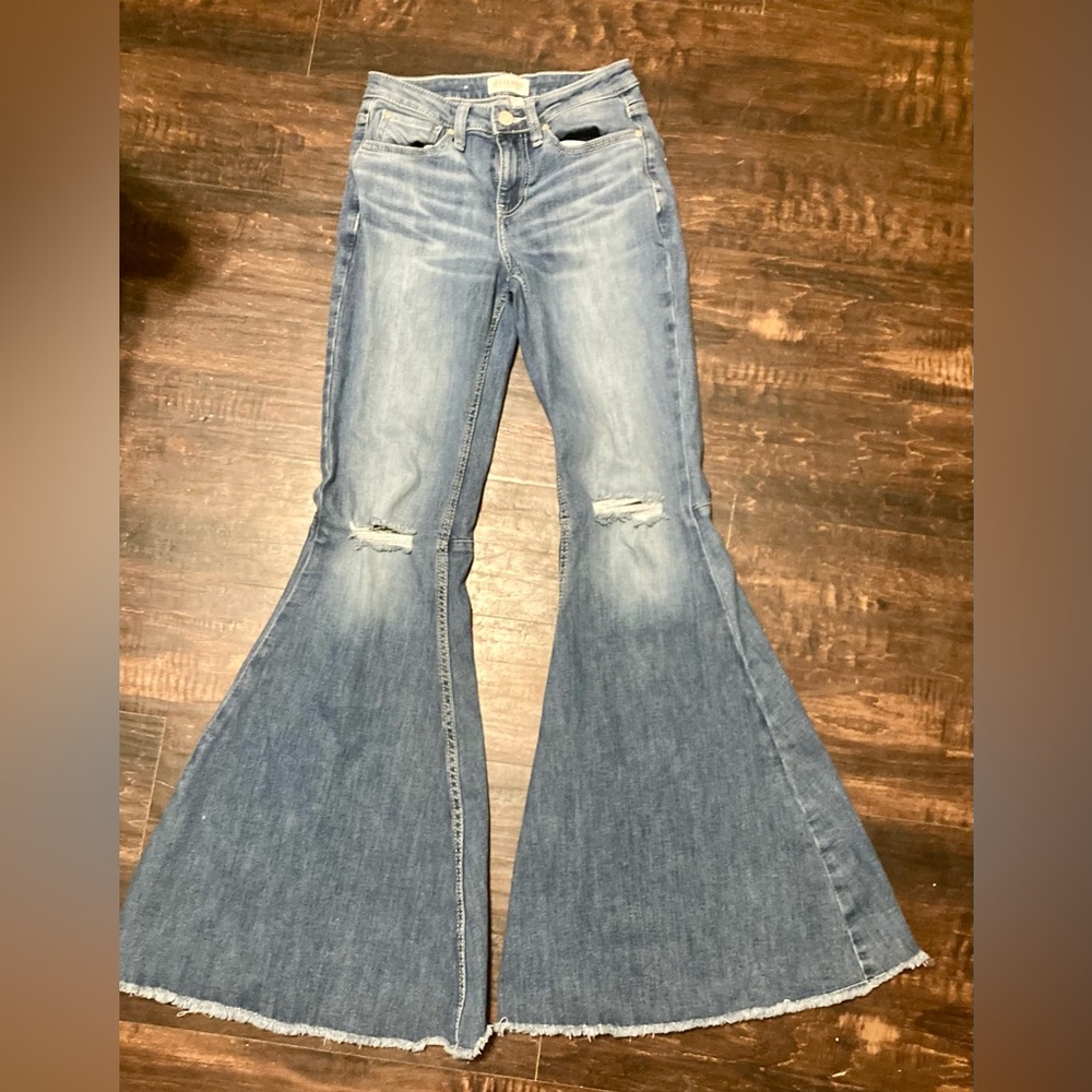 Women’s size 27 Shyanne bell bottoms jeans